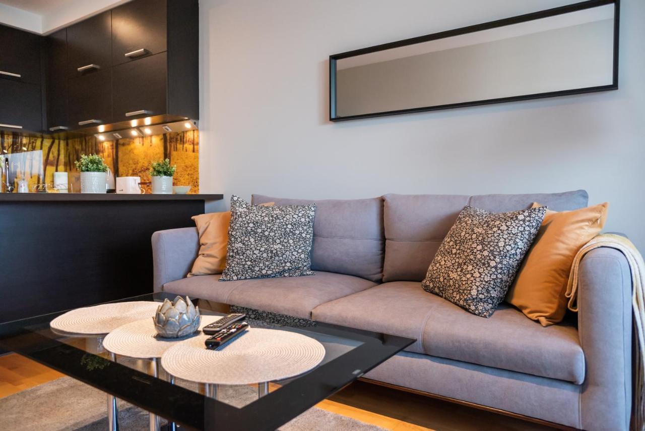 Wola Prime 2-Bedroom Apartment วอร์ซอ ภายนอก รูปภาพ